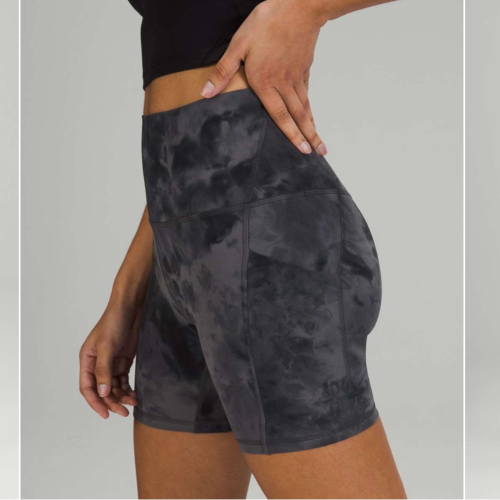 Lululemon Align Shorts with Pockets 6"
Diamond Dye Pitch Grey Graphite Grey